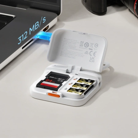 Insta360 2-in-1 Card Reader + Case – czytnik i organizer kart w jednym