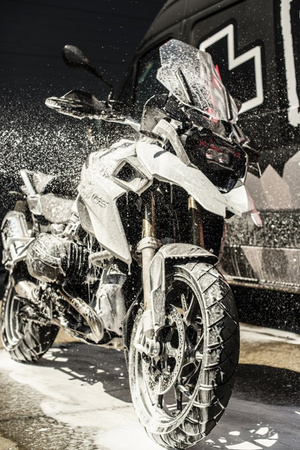 MUC-OFF aktywna piana do mycia SnowFoam