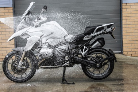 MUC-OFF aktywna piana do mycia SnowFoam