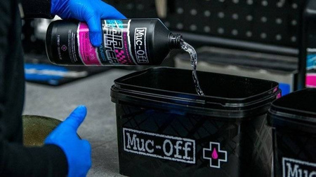 MUC-OFF Biodegradowalny płyn do czyszczenia gąbkowych filtrów powietrza Air Filter Cleaner 1L