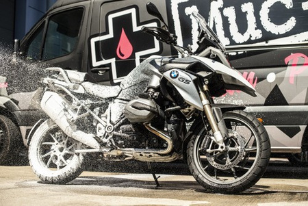 MUC-OFF aktywna piana do mycia SnowFoam