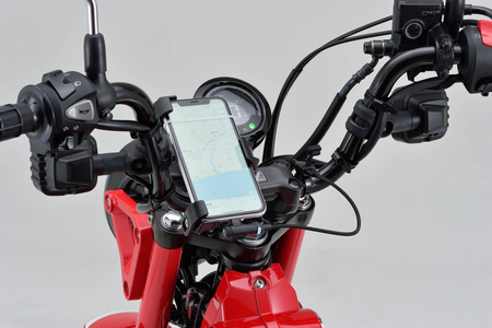 Daytona źródło zasilania z portem USB typu C na przewodzie do montażu na kierownicy motocykla 80399