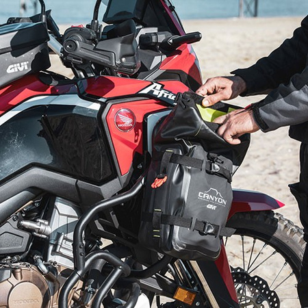 Torba GIVI GRT722 mocowana do gmoli 8L