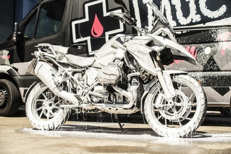 MUC-OFF aktywna piana do mycia SnowFoam